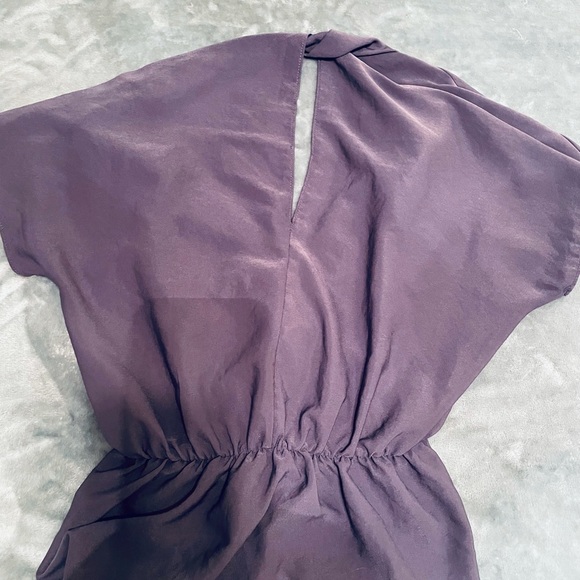 Grey deep v-neck top, flattering waist, Medium,$25 - Picture 3 of 5